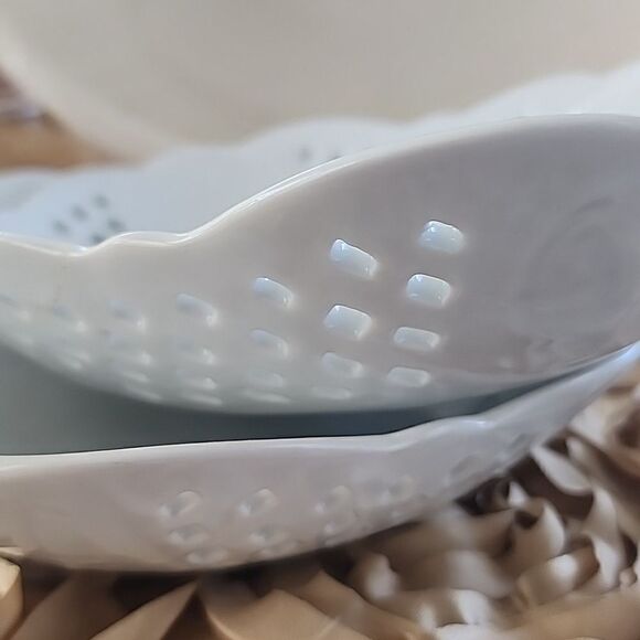 2 Lattice Work Bowls - Picture 4 of 10